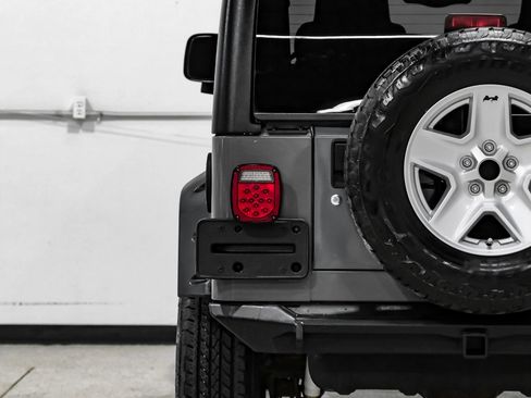 Used 2004 Jeep Wrangler Rubicon w/ Dual Top Group image 38