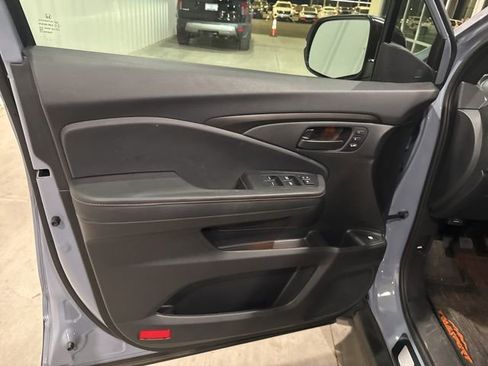 Used 2025 Honda Ridgeline TrailSport image 5