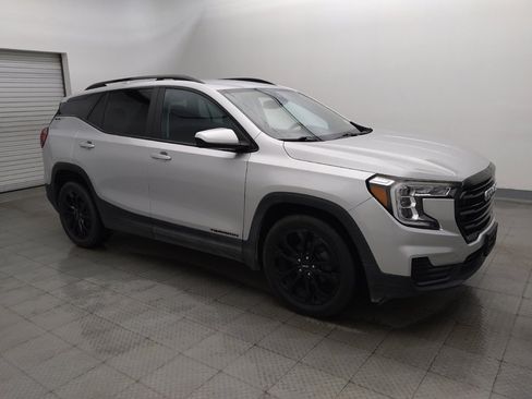 Used 2022 GMC Terrain SLE w/ Driver Convenience Package FWD image 11