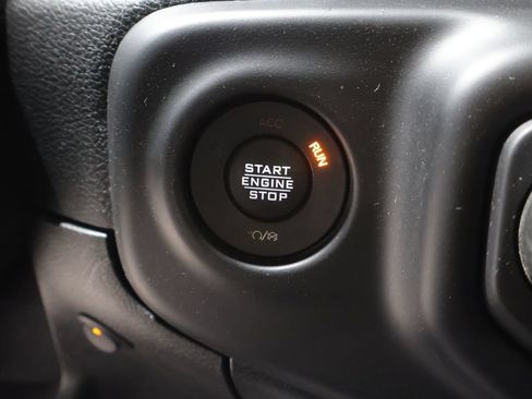 Used 2021 Jeep Gladiator Sport AWD/4WD image 25