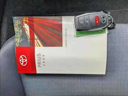 Used 2025 Toyota Prius LE image 22