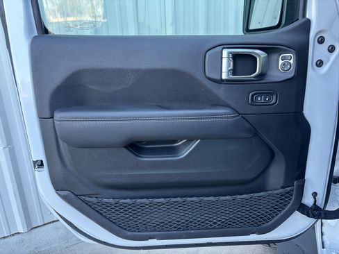 Used 2022 Jeep Gladiator Overland w/ Popular Equipment Package image 13