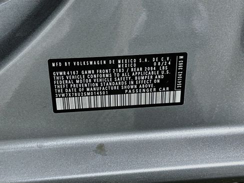 Used 2025 Volkswagen Jetta SE FWD image 12