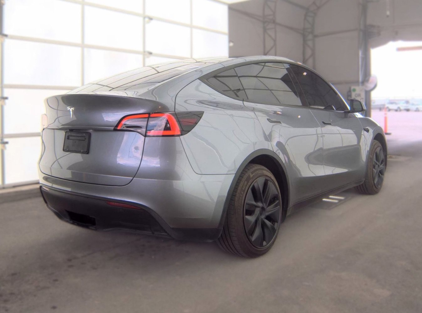 Used 2025 Tesla Model Y Long Range RWD image 4