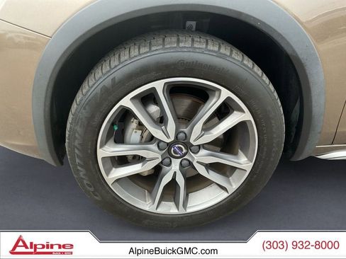 Used 2018 Volvo V60 T5 Cross Country image 14