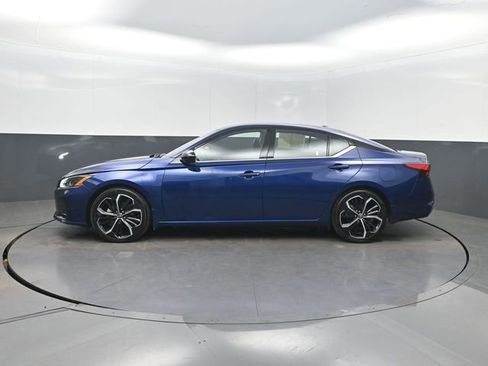 Used 2024 Nissan Altima 2.5 SR image 2