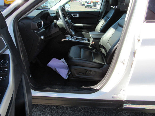 Used 2022 Ford Explorer XLT w/ Equipment Group 202A AWD/4WD image 19