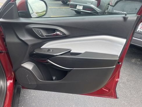 Used 2025 Chevrolet Trax LT FWD image 39