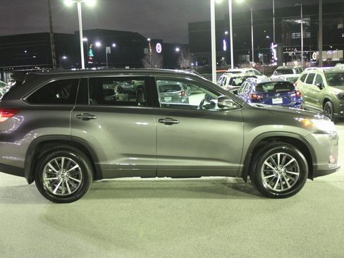 Used 2018 Toyota Highlander XLE image 4