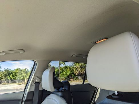 Certified 2025 Kia Niro EX image 22