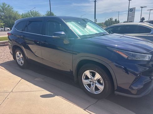 Used 2022 Toyota Highlander LE image 2