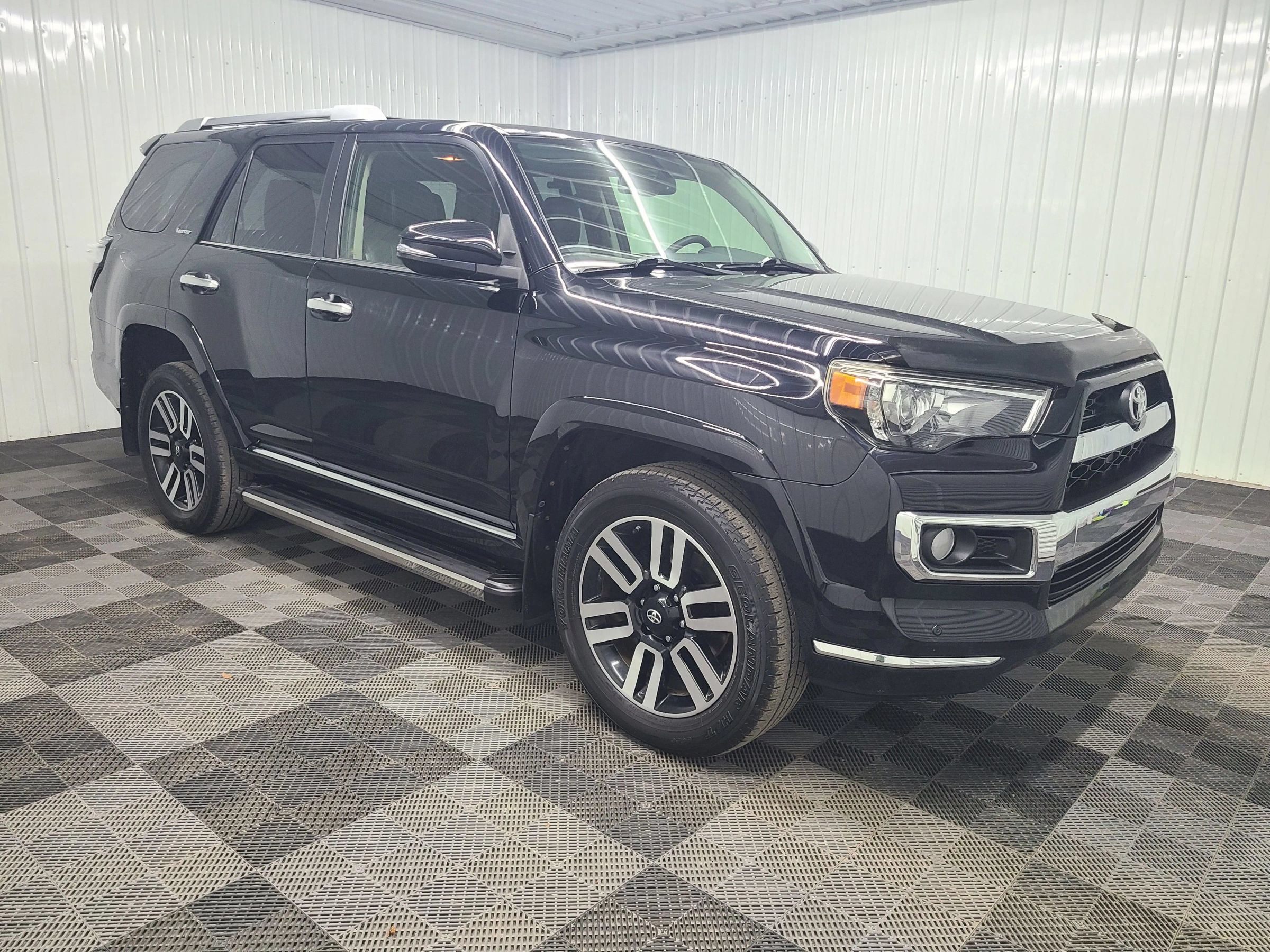 Used 2017 Toyota 4Runner Limited AWD/4WD image 4