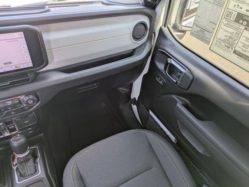 New 2025 Jeep Gladiator Sport image 18