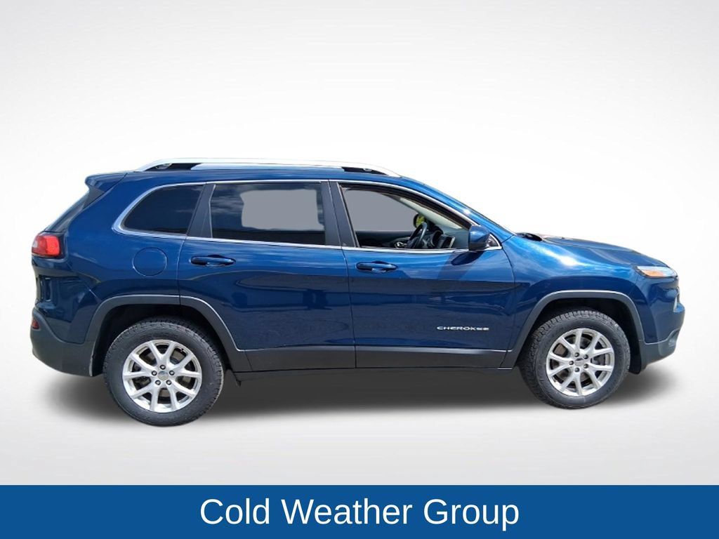 Used 2018 Jeep Cherokee Latitude w/ Cold Weather Group AWD/4WD image 8