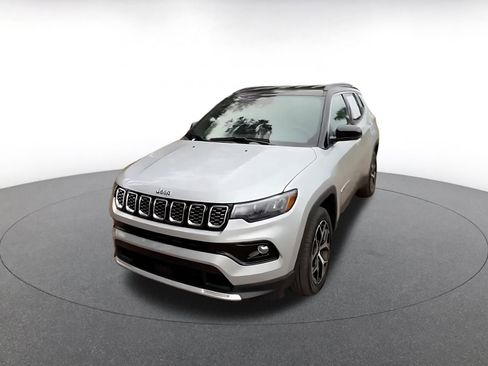Used 2025 Jeep Compass Limited image 7