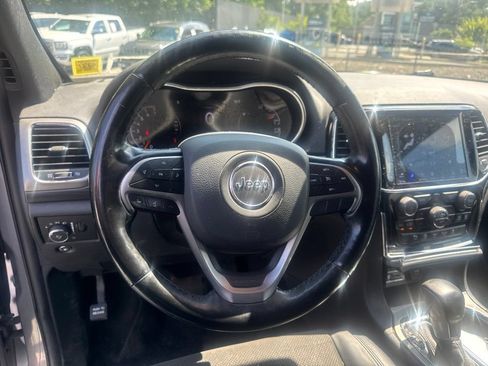 Used 2020 Jeep Grand Cherokee Altitude AWD/4WD image 13