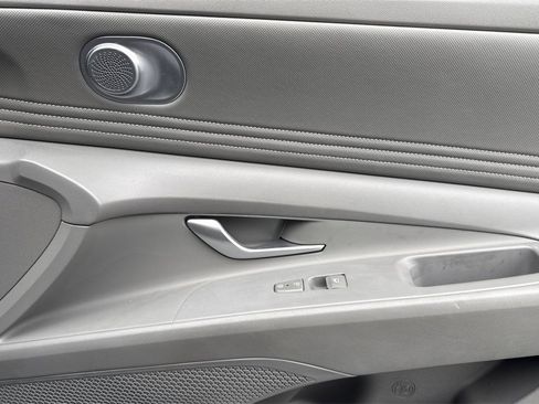 Used 2023 Hyundai Elantra SEL w/ Convenience Package image 19