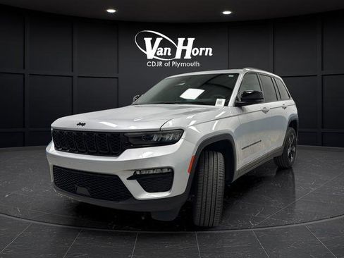 Used 2024 Jeep Grand Cherokee Limited w/ Black Appearance Package image 2