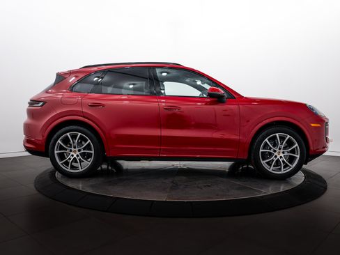 Certified 2026 Porsche Cayenne AWD/4WD image 8