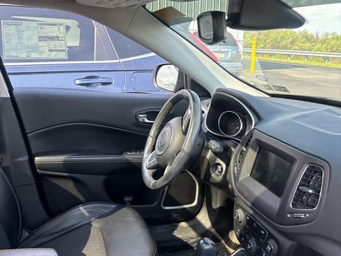 Used 2019 Jeep Compass Latitude w/ Cold Weather Group AWD/4WD image 3