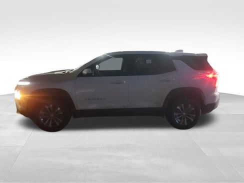 Used 2025 Chevrolet Equinox LT image 2