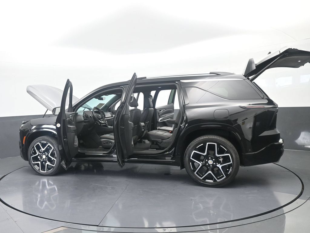 Used 2025 Chevrolet Traverse High Country FWD image 94