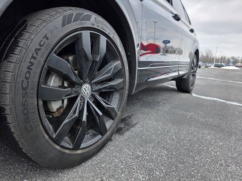 Used 2021 Volkswagen Tiguan SE R-Line image 17