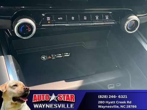 Used 2025 Chevrolet Suburban Premier AWD/4WD image 16