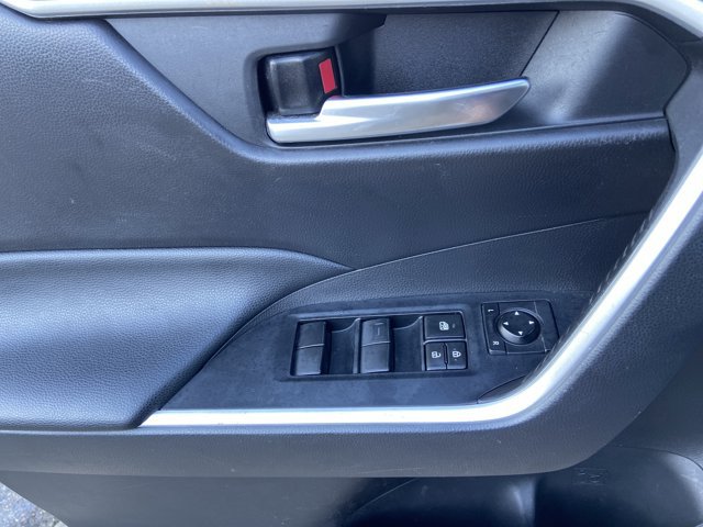 Used 2021 Toyota RAV4 XLE FWD image 46