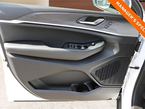 New 2025 Jeep Grand Cherokee Limited w/ Luxury Tech Group II image 10