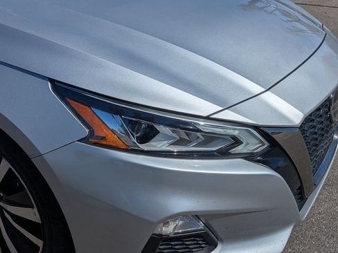 Used 2019 Nissan Altima 2.5 SR FWD image 11