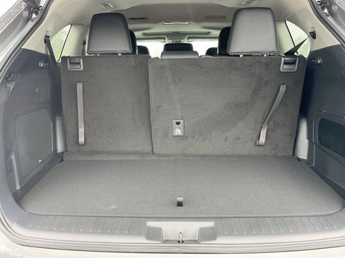 Used 2026 Toyota Highlander Limited AWD/4WD image 17