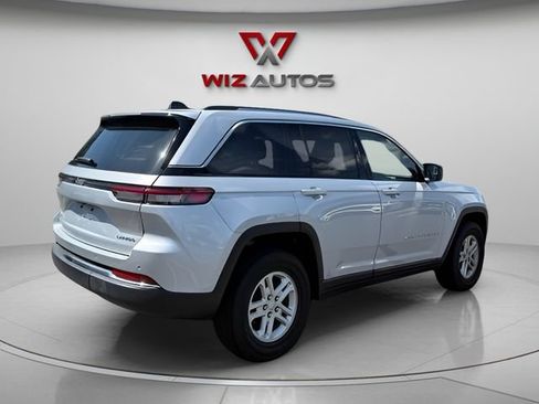 Used 2022 Jeep Grand Cherokee Laredo w/ Luxury Tech Group I AWD/4WD image 5