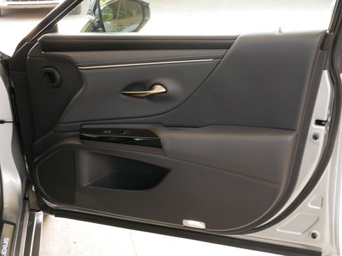 Certified 2025 Lexus ES 350 w/ Premium Package FWD image 12
