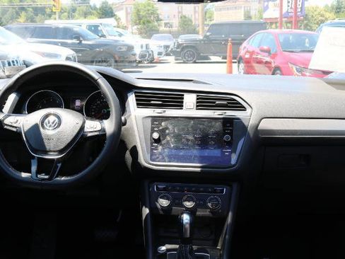 Used 2021 Volkswagen Tiguan SE w/ Panoramic Sunroof Package AWD/4WD image 17