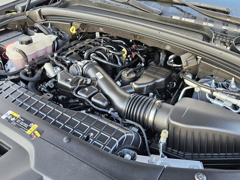 Used 2024 Jeep Grand Cherokee Laredo X image 25