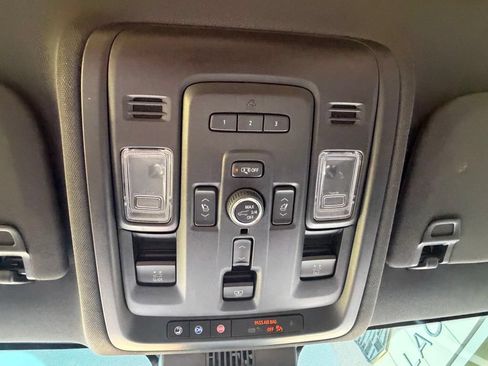 Used 2023 Chevrolet Suburban Premier AWD/4WD image 36
