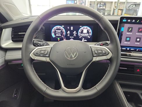 New 2026 Volkswagen Tiguan SE FWD image 13