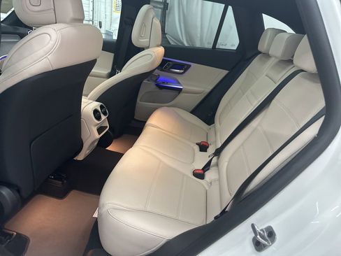 Used 2026 Mercedes-Benz GLC 300 image 23
