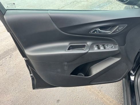 Used 2018 Chevrolet Equinox LT image 18