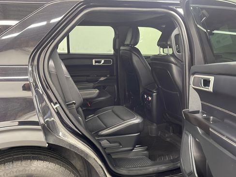 Used 2020 Ford Explorer XLT w/ Equipment Group 202A AWD/4WD image 19