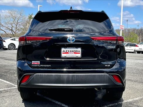 Used 2023 Toyota Highlander XLE image 4