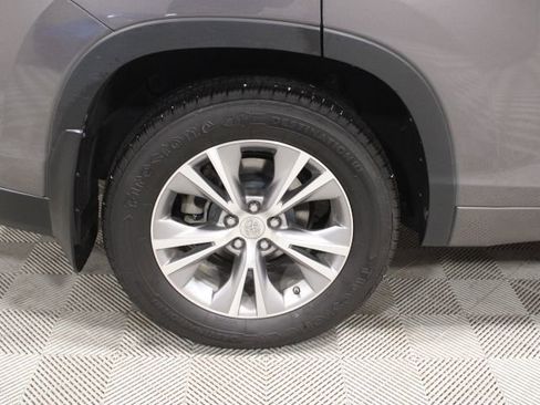 Used 2015 Toyota Highlander XLE image 46