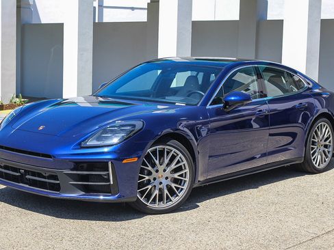 Certified 2024 Porsche Panamera 4 image 1