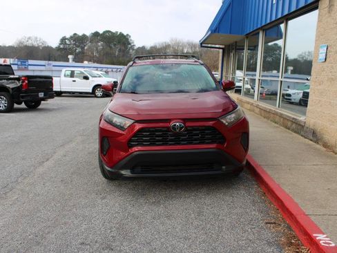 Used 2019 Toyota RAV4 LE image 2