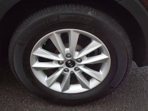 Used 2020 Kia Sorento LX w/ LX I4 Convenience Package image 43