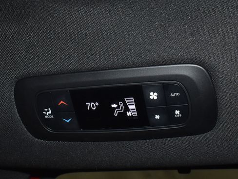 Certified 2025 Chrysler Pacifica Select FWD image 29