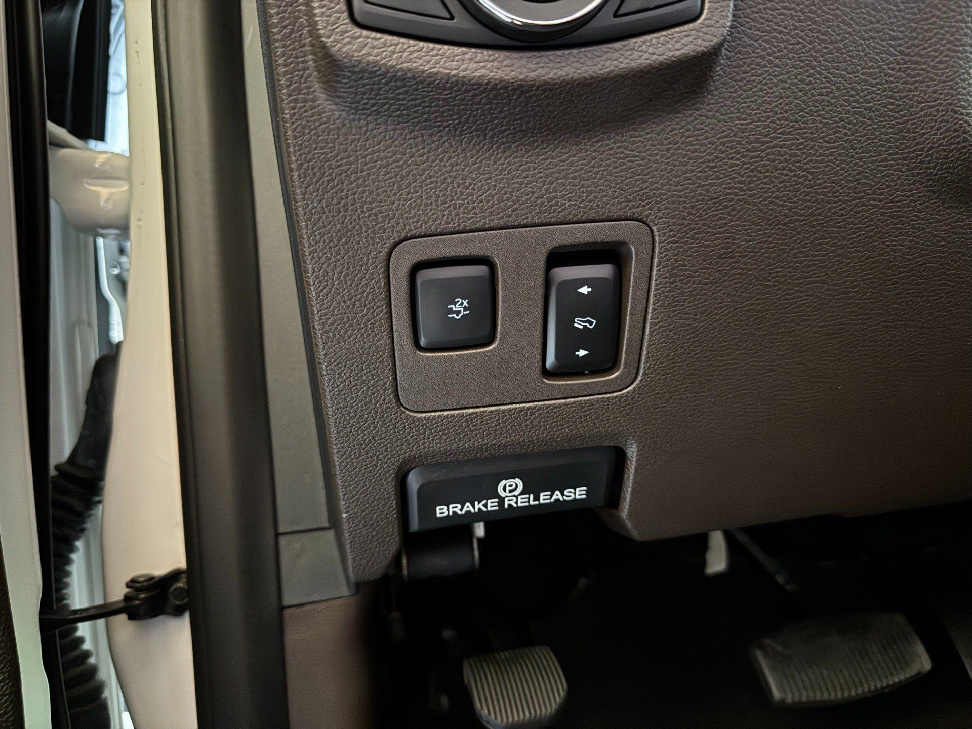 Used 2022 Ford F350 King Ranch w/ King Ranch Ultimate Package AWD/4WD image 17