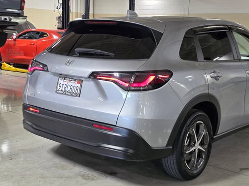 Used 2023 Honda HR-V LX image 11