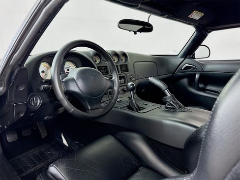 Used 2001 Dodge Viper RT/10 image 9